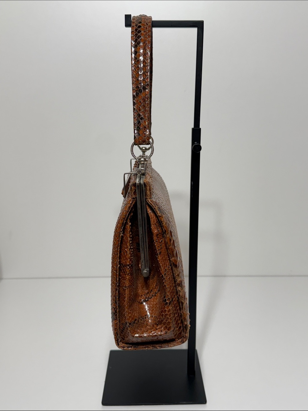 Vintage Brown Snakeskin 1940’s Handbag with Single Handle - Picture 5 of 17
